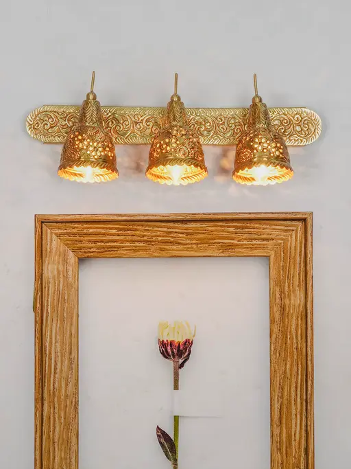 Aesthetically Hand Carved Triple Spot Light
