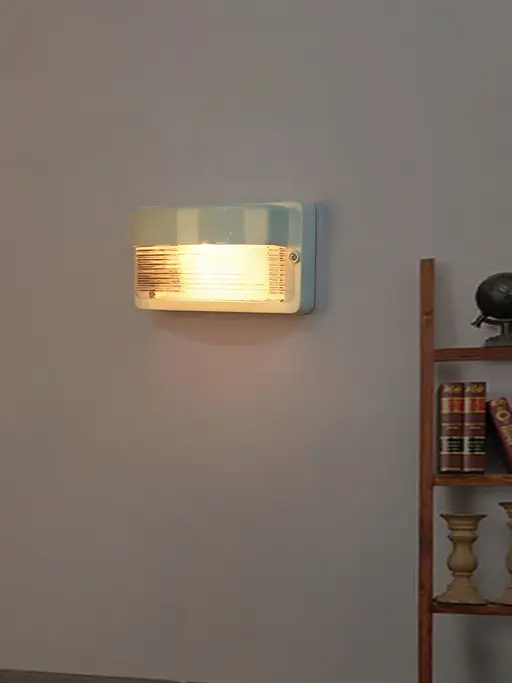 Maxi Cast Aluminium White Outdoor Bulkhead Light