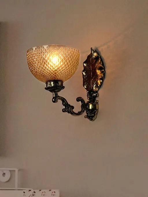 Traditional Betel Leaf Aluminium Single Light Wall Sconce With Golden Textured Bowl Glass Shade