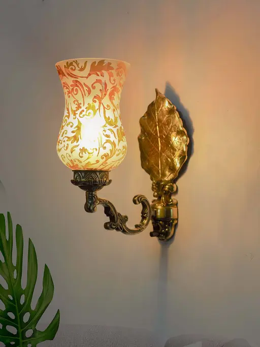 Stunning Betel Leaf Aluminium Single Light Wall Sconce with Golden Etched Glass