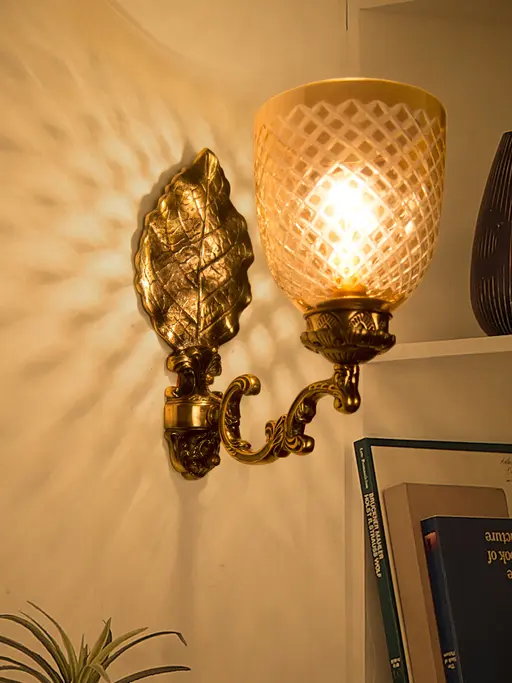 Elegant Golden Betel Leaf Aluminium 1 Light Wall Sonce